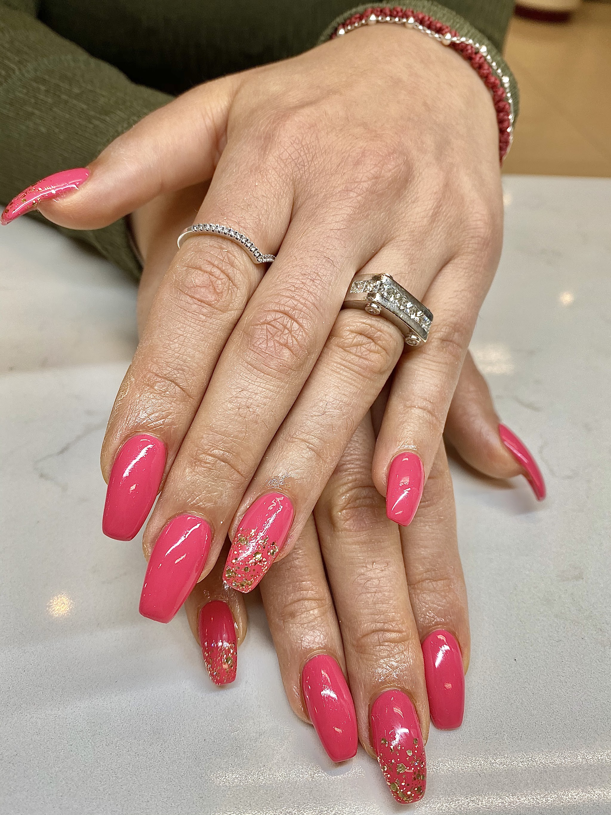 Roze nagels met glans en glitter